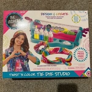 Be Inspired Twist 'N Color Tie Dye Studio - Pink, Blue, Yellow